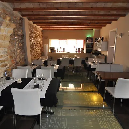 Restaurant & Cabrit Guest house